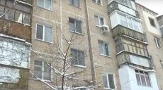 У мешканців одного з будинків у Харкові прорвало трубу (відео)