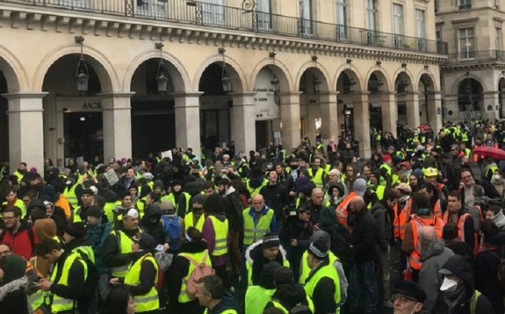 Во Франции задержали более 200 протестующих