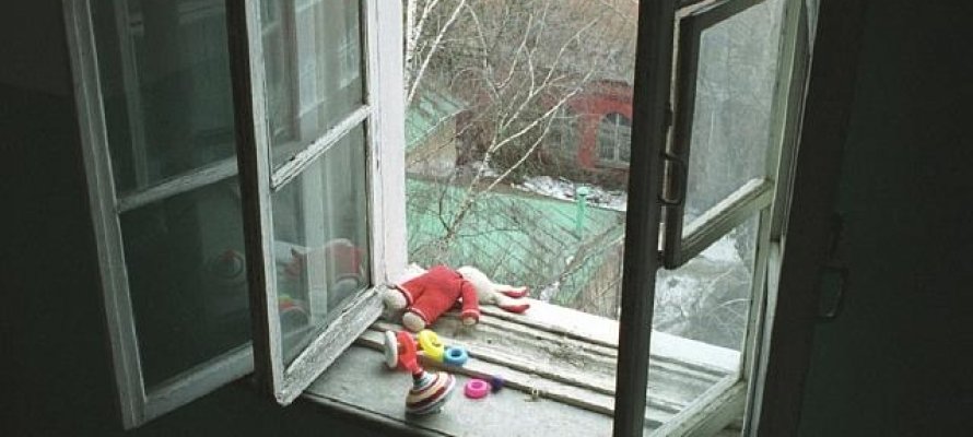 В Харьковской области отец выбросил своего ребенка из окна
