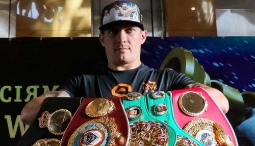 Усик признан боксером года по версии BoxingScene