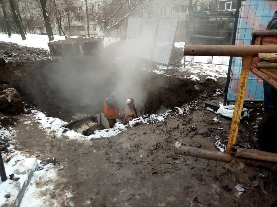 48 домов на Салтовке остались без тепла и горячей воды (фото)