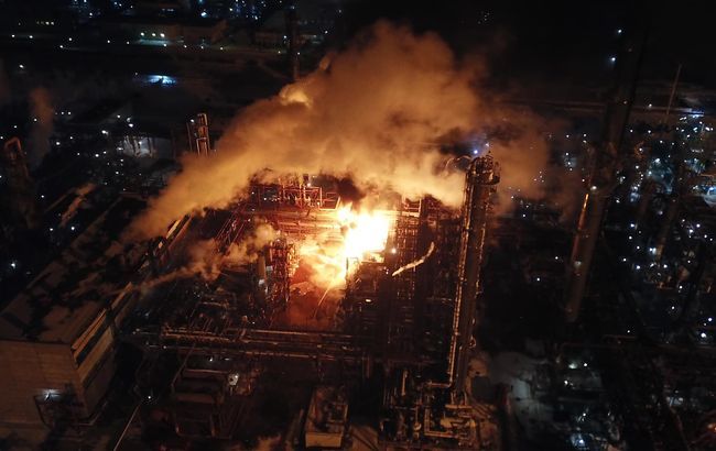 В Калуше горел химический завод (фото, видео)