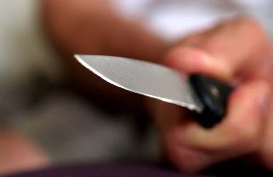 В Харькове мужчина бегал по супермаркету с ножом