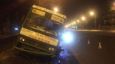 На Холодной Горе перевернулся автобус с пассажирами