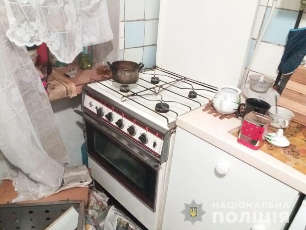 На Харьковщине пенсионер отравился угарным газом и пролежал на полу без сознания несколько суток