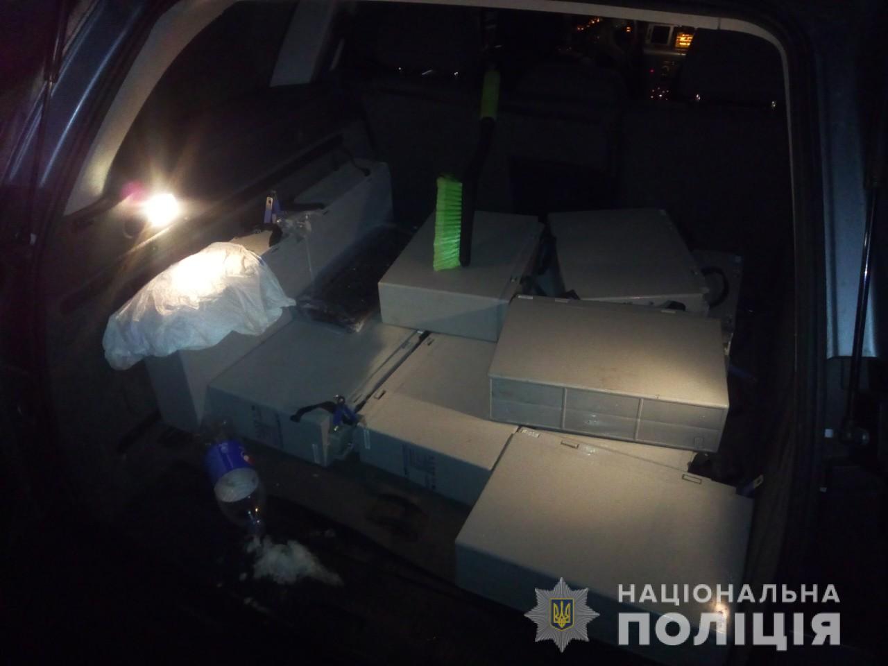 Двое харьковчан обокрали станцию мобильной связи