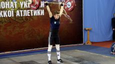 Юные тяжелоатлеты соревнуются в Харькове