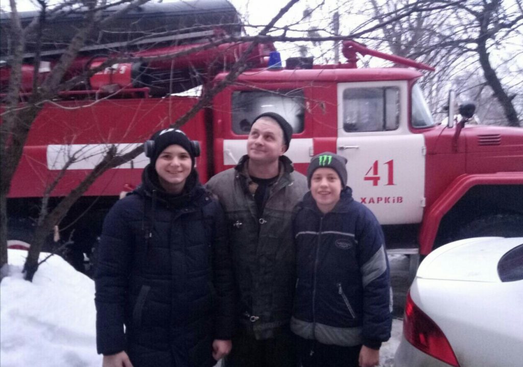 На Харьковщине школьников вытащили из ледяного болота