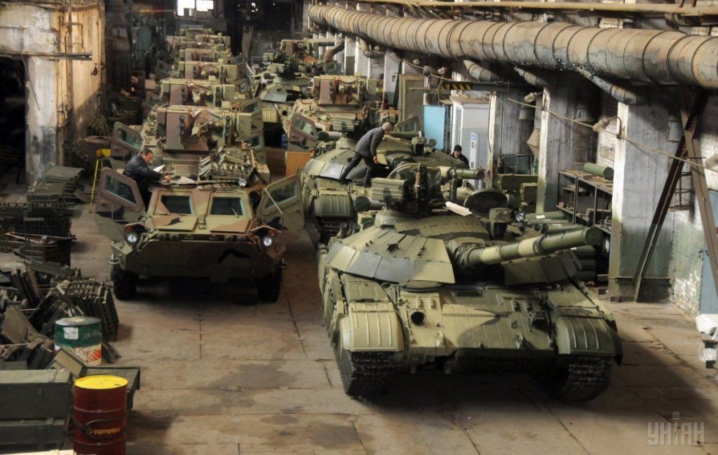 Порошенко оценил вклад Харьковского бронетанкового завода в техническое переоснащение армии