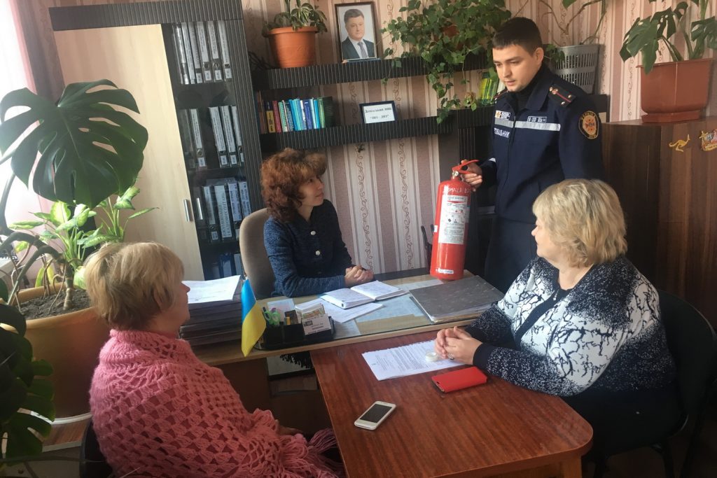 Спасатели проверяют избирательные участки на Харьковщине