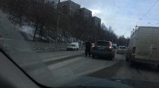 На спуске Веснина Honda врезалась в Peugeot (фото)