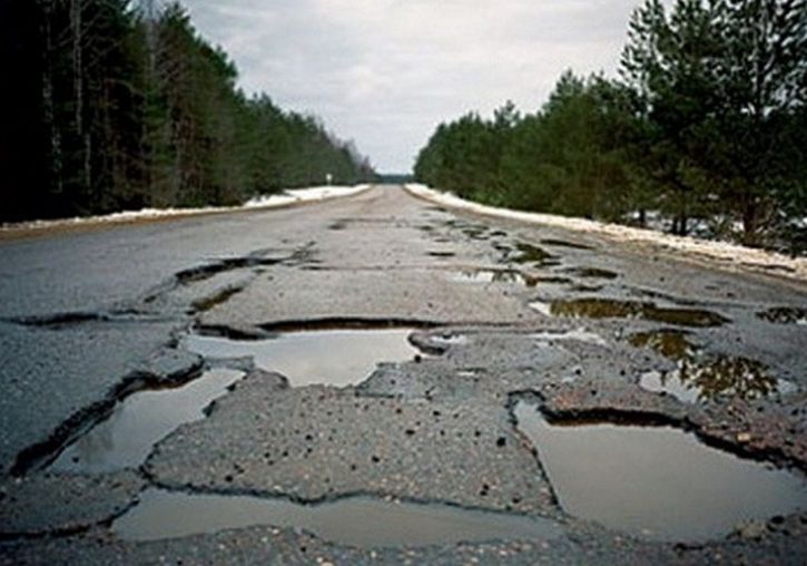 Харків’яни скаржаться на стан дороги по вулиці Старочугуївській (відео)