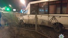 На Гагарина «Газель» врезалась в ограждение (фото)