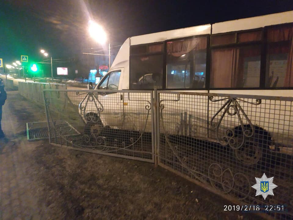 На Гагарина «Газель» врезалась в ограждение (фото)
