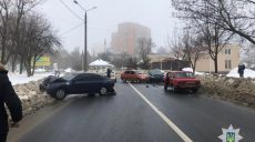 На Артиллерийской столкнулись Mitsubishi, ВАЗ, KIA и Cherry (фото)