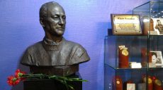 В Харькове открыт бюст легендарному харьковскому волейболисту