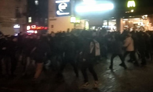 В Киеве произошла массовая драка фанатов «Динамо» и «Айнтрахта» (фото, видео)