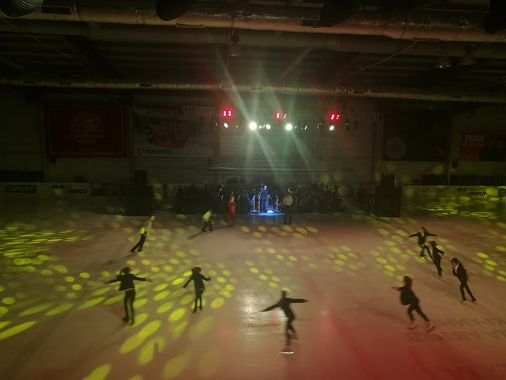 Лед и пламя: в Харькове фигуристы выступили с симфоническим оркестром (фото)