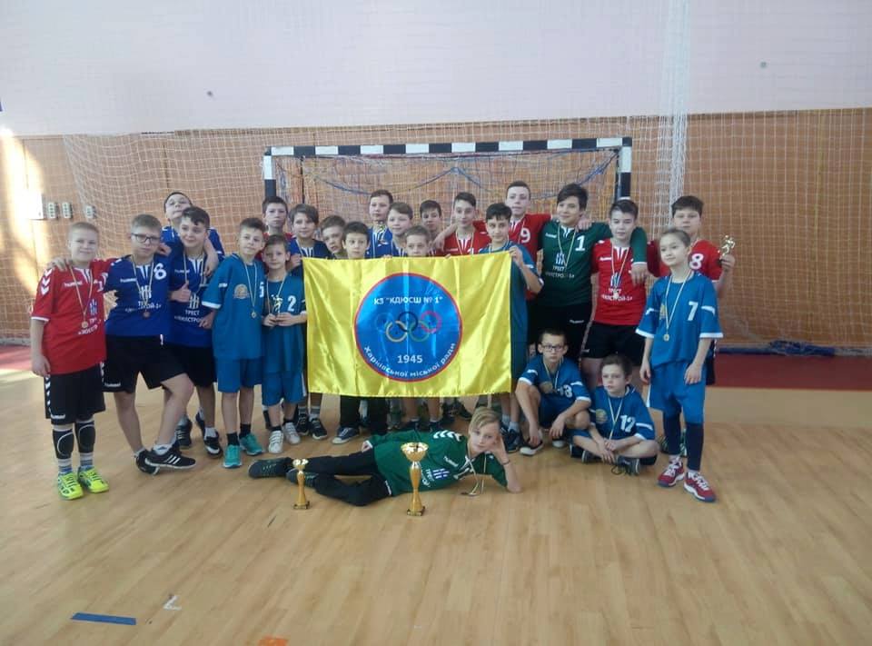 Открытый чемпионат Харькова по гандболу выиграли хозяева