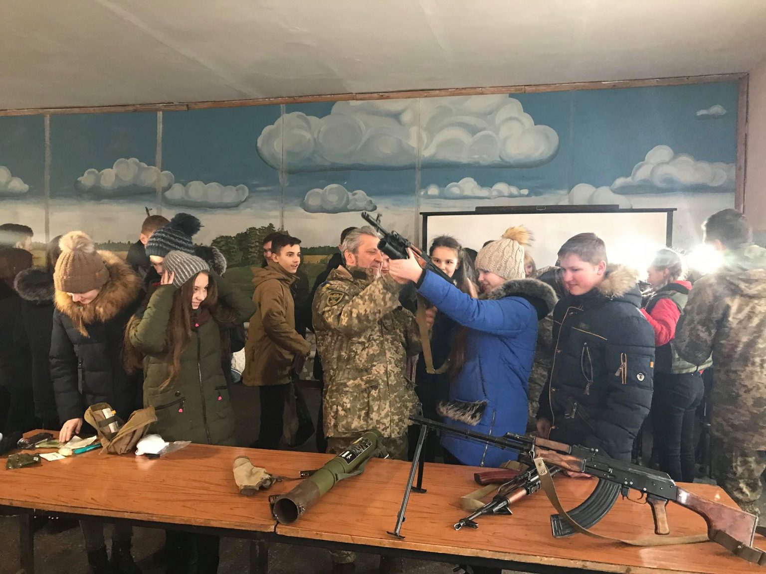 «Український патріот»: школярі Харківщини завітали до однієї з військових частин (відео)