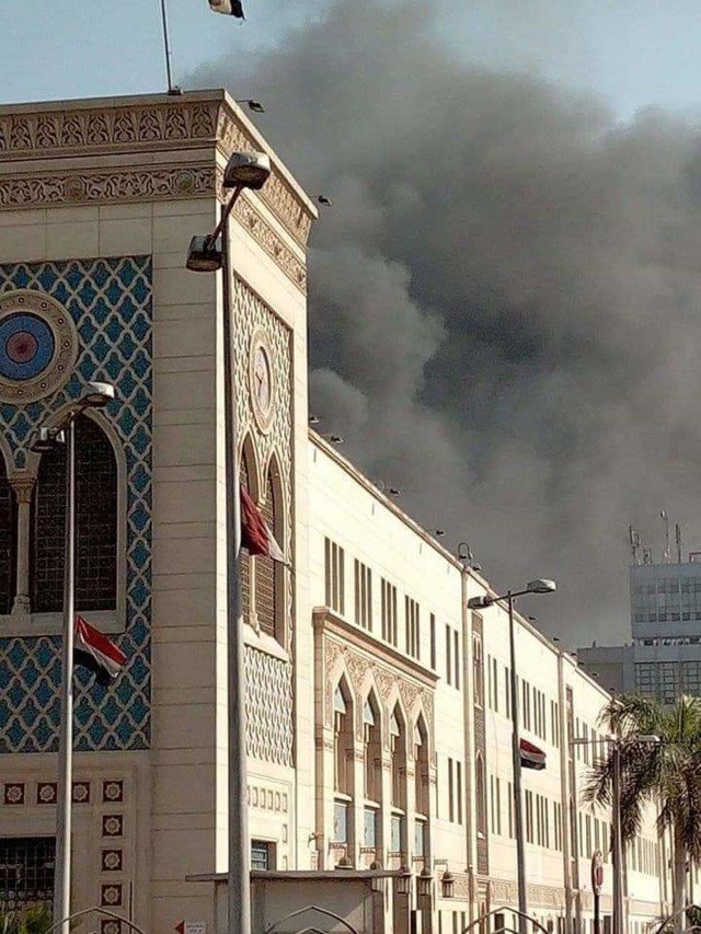 Пожар на железнодорожном вокзале в Египте: погибли более 20 человек (фото, видео)