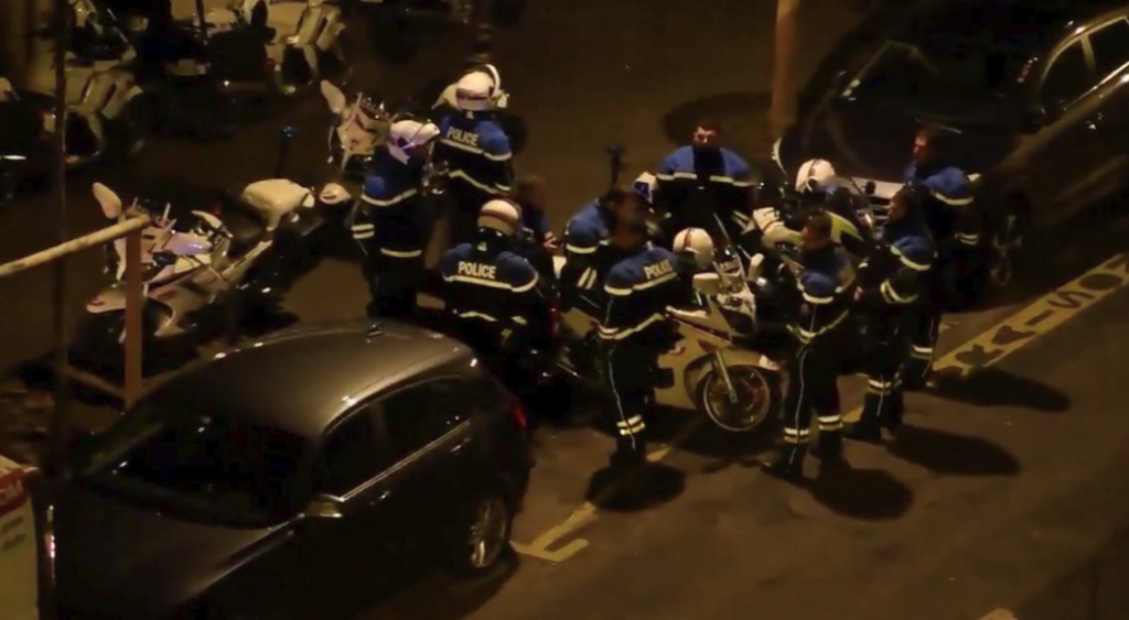 Пожар в фешенебельном районе Парижа унес жизни семи человек (фото)