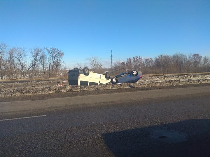 На Харьковщине в масштабной аварии погибла женщина (фоторепортаж с места аварии)