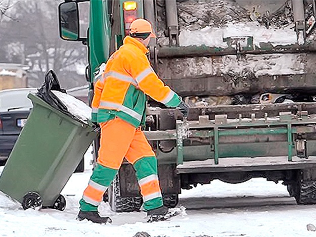 Вывоз мусора ночью: харьковчане жалуются на постоянный шум