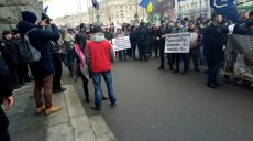 Активисты пикетируют здание Харьковского горсовета (фоторепортаж)
