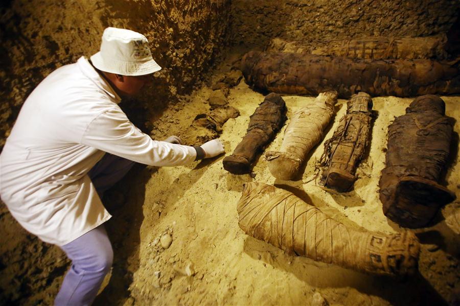 В Египте археологи раскопали десятки мумий (фото)