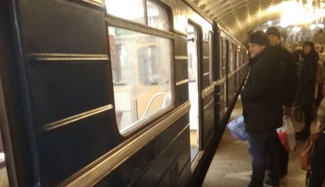 На Салтовской линии метро из-за неисправности электропоезда останавливались поезда