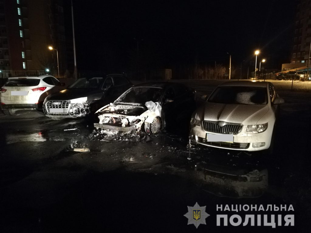 В центре Харькова горели три машины (фото)