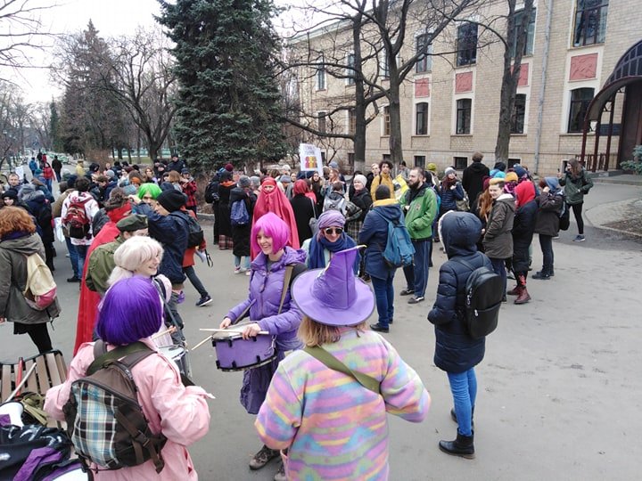 “Быть женщиной – значит бороться!”: Харькове проходит Марш Женской Солидарности фото 4