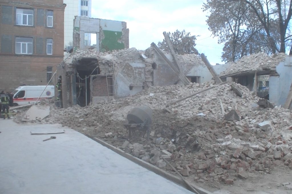 Как спасали харьковчанина из-под завалов рухнувшего дома (видео, фото)