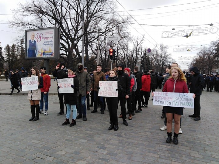 “Быть женщиной – значит бороться!”: Харькове проходит Марш Женской Солидарности фото 5