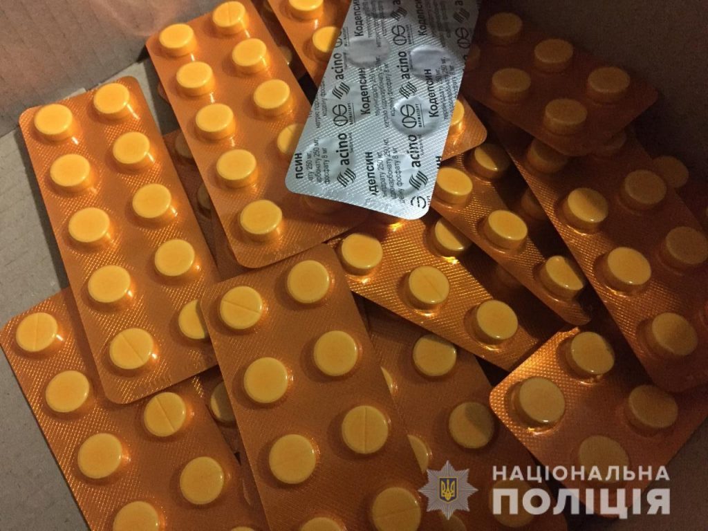 В аптеке на Ахсарова наркоманам продавали наркосодержащие препараты (видео)