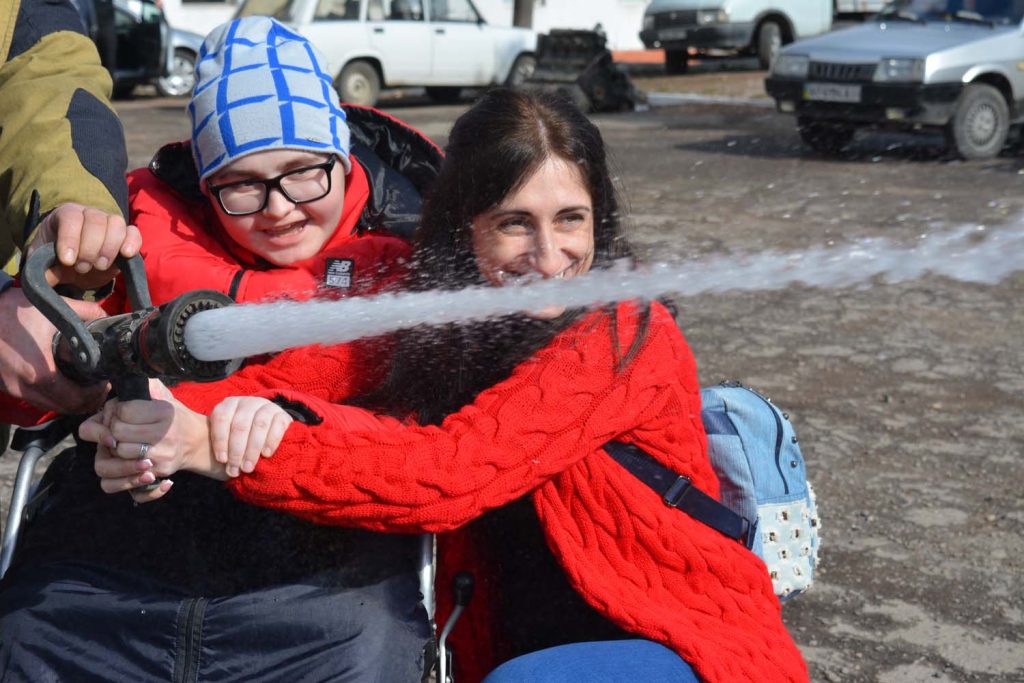 Спасатели осуществили мечту мальчика с инвалидностью (фото)