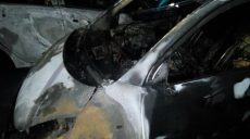 В Харькове опять горят автомобили, припаркованные на ночь во дворах многоэтажек (фото)