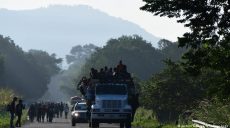 В Мексике в пропасть слетел грузовик с мигрантами