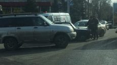 На Чкалова такси столкнулось с иномаркой (фото, подробности)