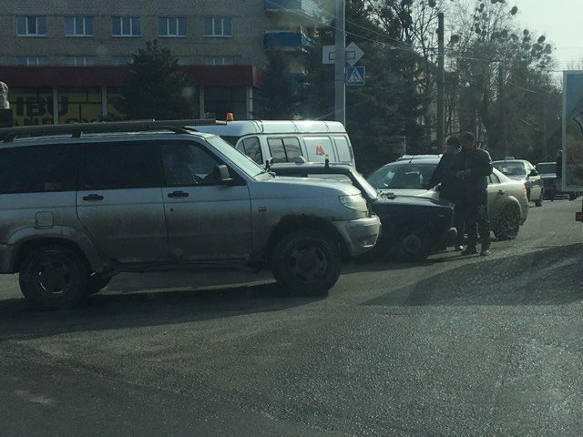 На Чкалова такси столкнулось с иномаркой (фото, подробности)