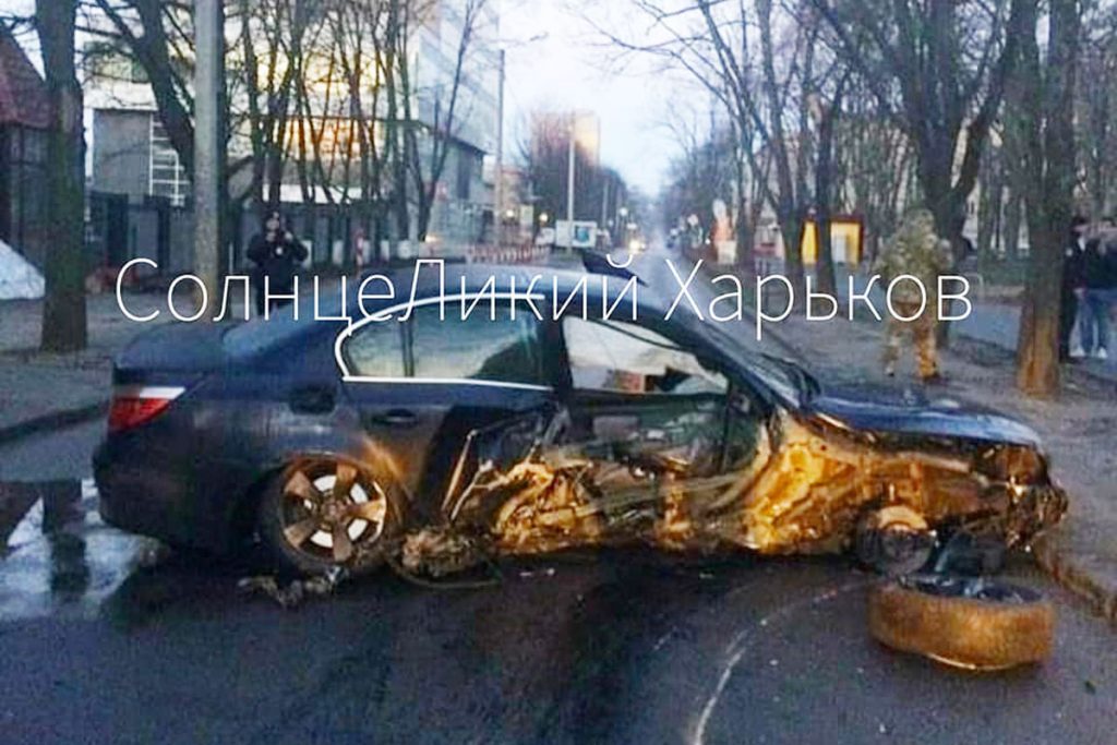 На Отакара Яроша BMW врезался в столб (фото)