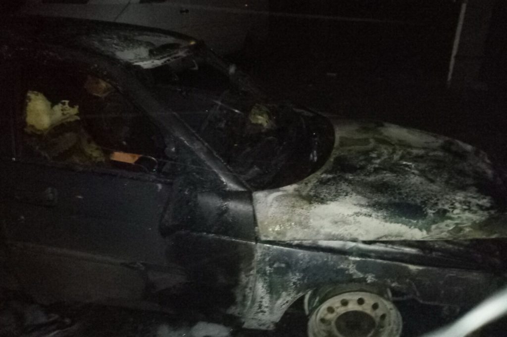 В Харькове ночью сгорел автомобиль (фото)