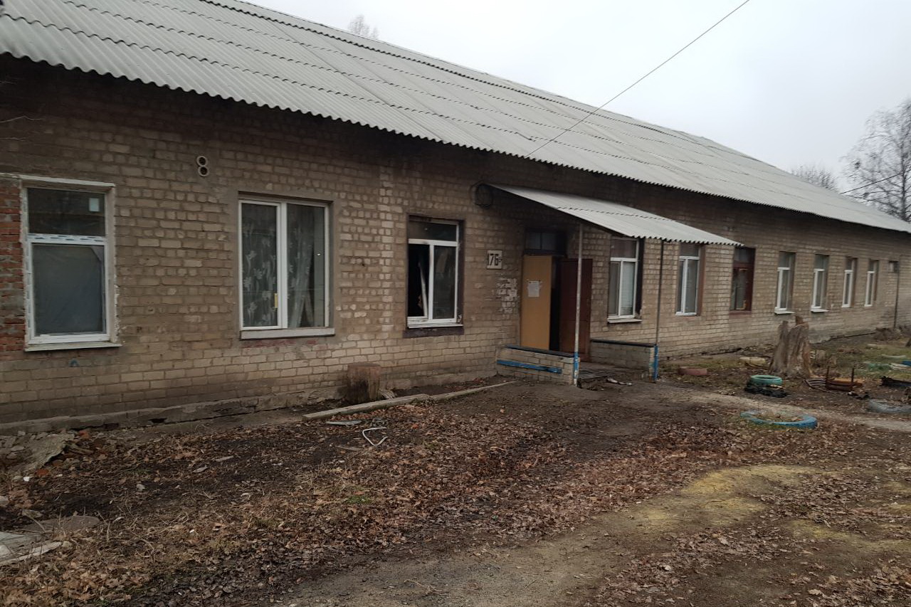 На Харьковщине загорелся жилой барак: есть труп (фото)