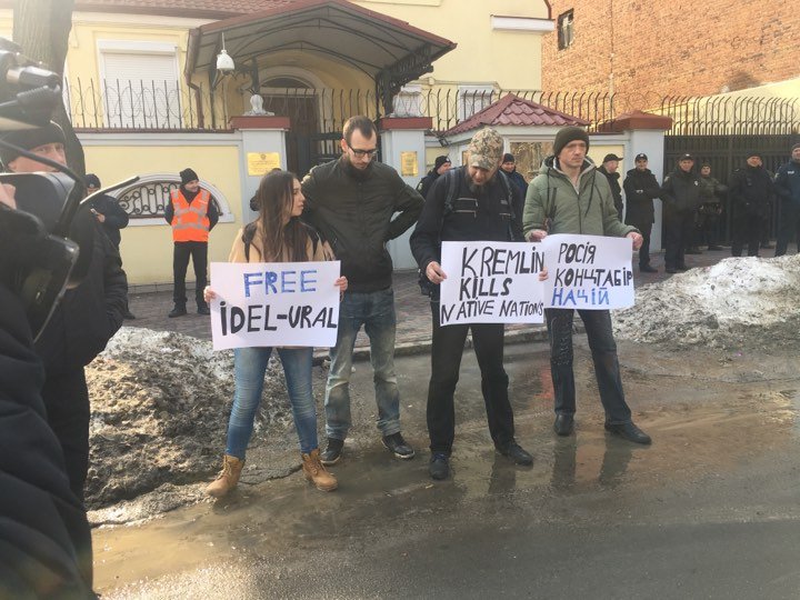 В Харькове под консульством РФ прошла акция протеста (фоторепортаж)