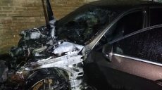 В Киевском районе ночью сгорел Mercedes (фото)