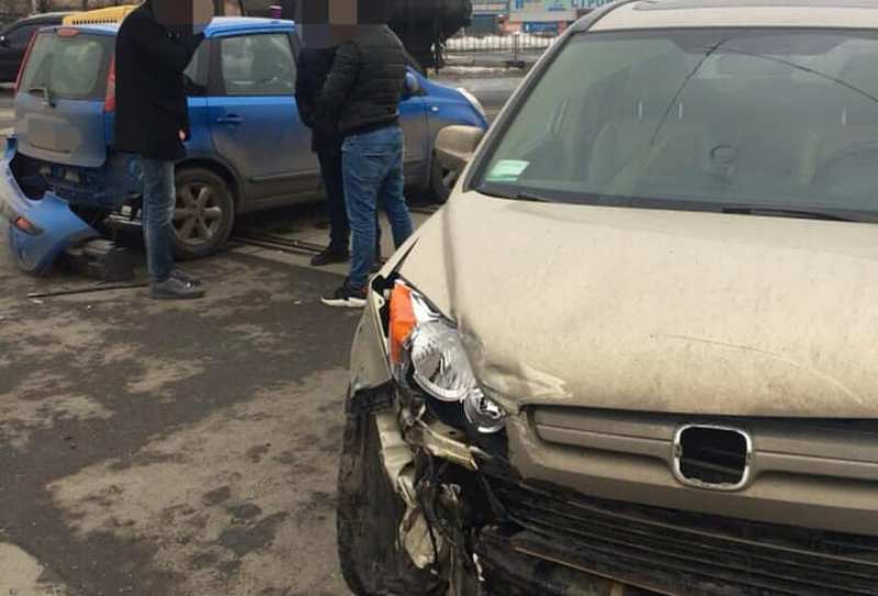 На улице 8 Марта Honda столкнулась с Nissan (фото)