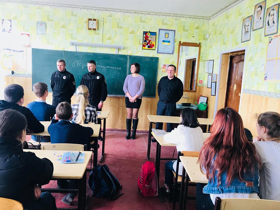 Буллинг. Правоохранители Харьковщины проводят профилактические беседы со школьниками