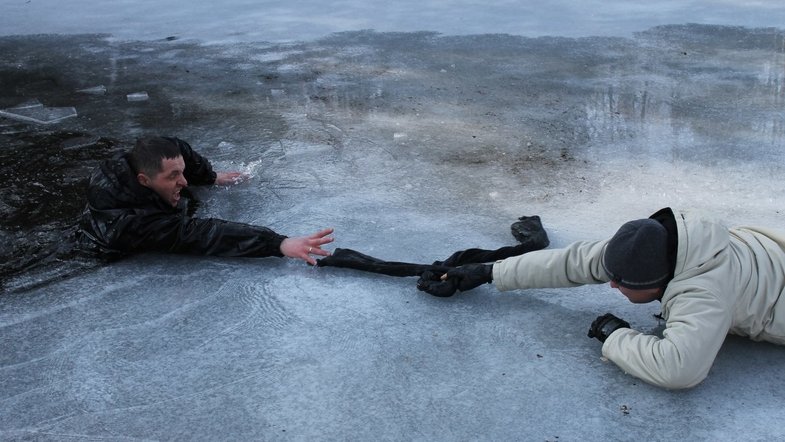 На Харьковщине три рыбака провалились под лед