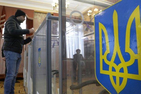 Полиция взяла под охрану все избирательные участки Харьковской области